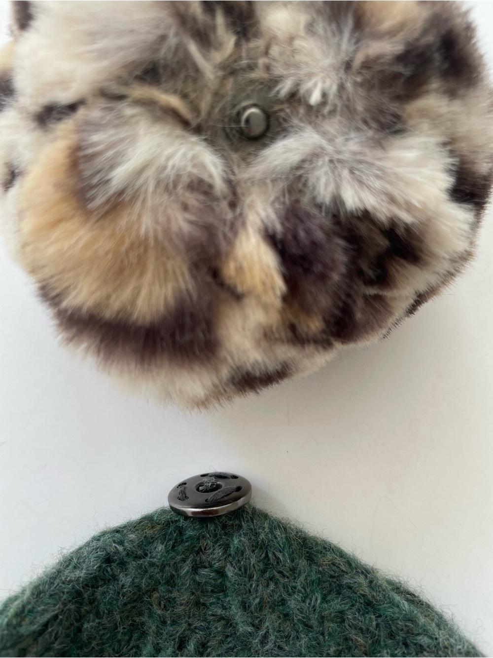 Anthropologie Beanie Hat Ribbed Knit Green Faux Leopard Pom Pom Winter Toque - Picture 5 of 12